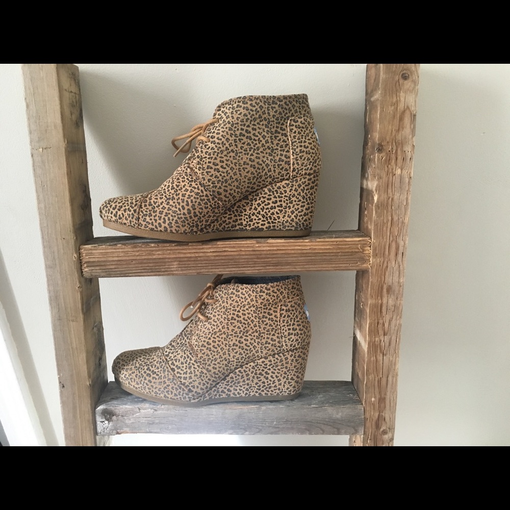 Cheetah print Toms